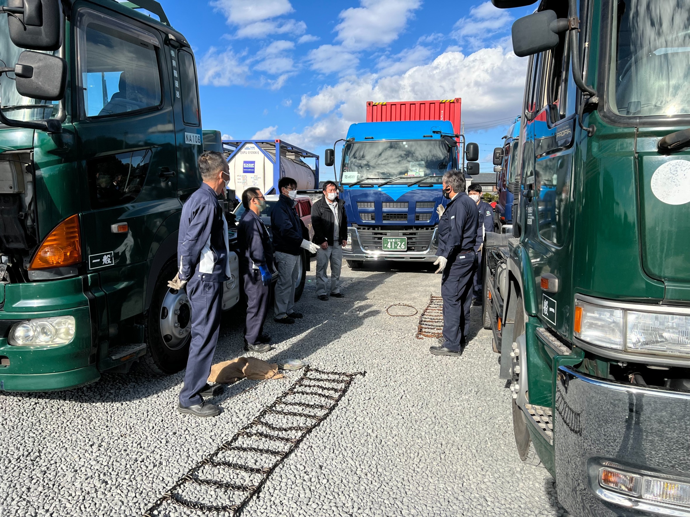 タイヤチェーン装着講習を実施しました。