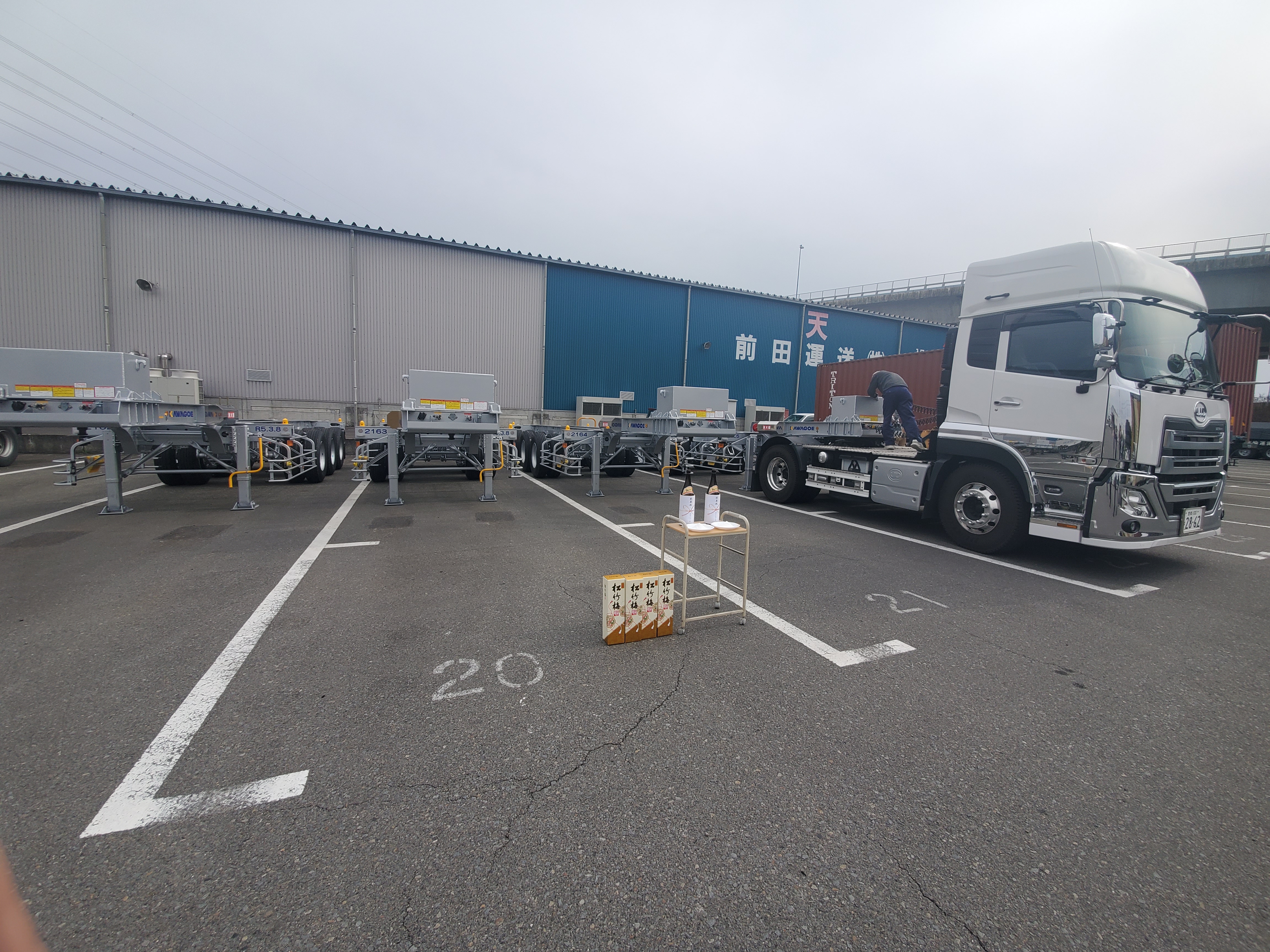 海上コンテナ用トレーラーを2台導入いたしました